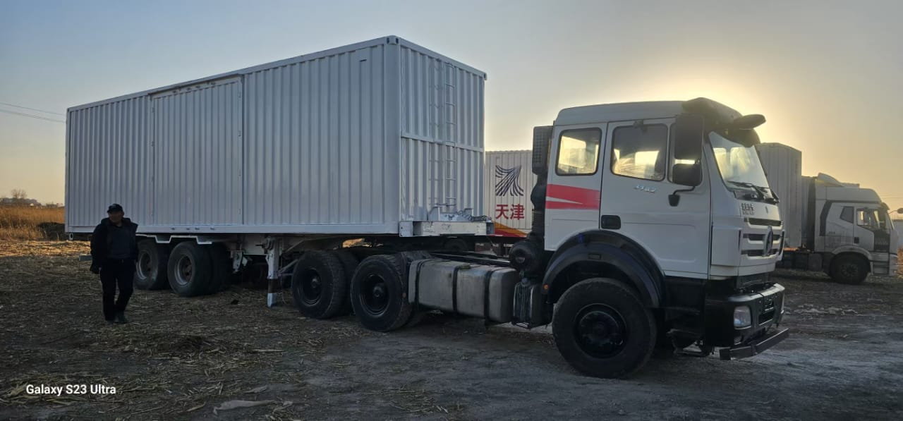 Camion porte-conteneur